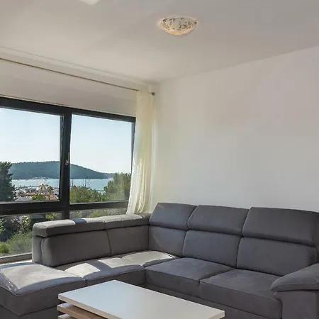 Aron Apartment