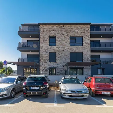 Aron Apartment