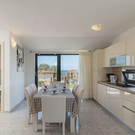 Aron Apartment *